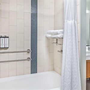 Queen Room Two Queen Beds Sofa Bed City View Tub Disability Access